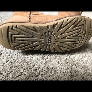 UGG Women's chestnut Classic II Short Boots.